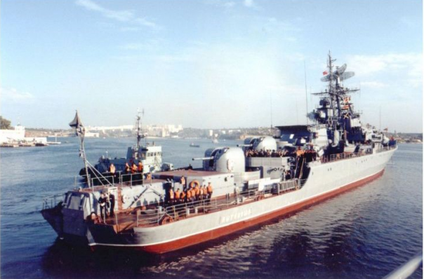 Российский фрегат преградил путь украинскому пограничному кораблю в Черном море