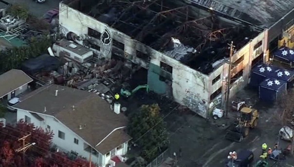 В сгоревшем клубе в американском Окленде найдено уже 33 погибших