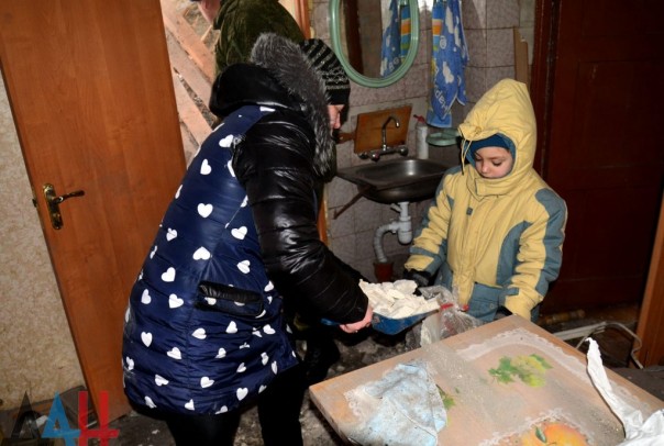 Последствия ночных обстрелов: повреждены минимум 13 домов в Куйбышевском районе Донецка, ранен мирный житель Последствия ночных обстрелов: повреждены минимум 13 домов в Куйбышевском районе Донецка, ранен мирный житель