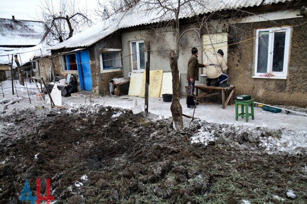 Последствия ночных обстрелов: повреждены минимум 13 домов в Куйбышевском районе Донецка, ранен мирный житель Последствия ночных обстрелов: повреждены минимум 13 домов в Куйбышевском районе Донецка, ранен мирный житель