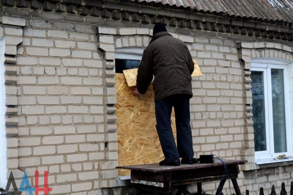 Последствия ночных обстрелов: повреждены минимум 13 домов в Куйбышевском районе Донецка, ранен мирный житель Последствия ночных обстрелов: повреждены минимум 13 домов в Куйбышевском районе Донецка, ранен мирный житель