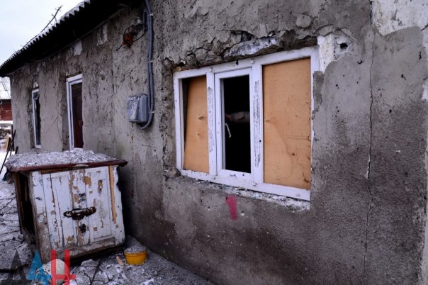 Последствия ночных обстрелов: повреждены минимум 13 домов в Куйбышевском районе Донецка, ранен мирный житель Последствия ночных обстрелов: повреждены минимум 13 домов в Куйбышевском районе Донецка, ранен мирный житель