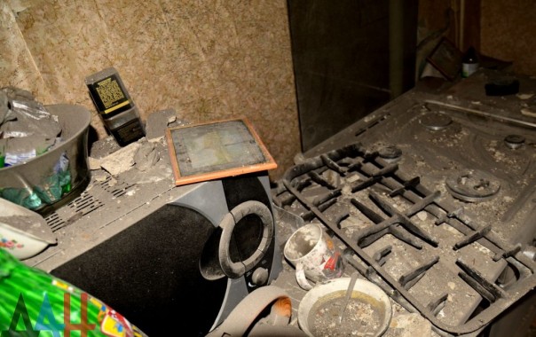 Последствия ночных обстрелов: повреждены минимум 13 домов в Куйбышевском районе Донецка, ранен мирный житель Последствия ночных обстрелов: повреждены минимум 13 домов в Куйбышевском районе Донецка, ранен мирный житель