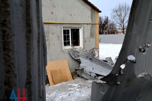 Последствия ночных обстрелов: повреждены минимум 13 домов в Куйбышевском районе Донецка, ранен мирный житель Последствия ночных обстрелов: повреждены минимум 13 домов в Куйбышевском районе Донецка, ранен мирный житель
