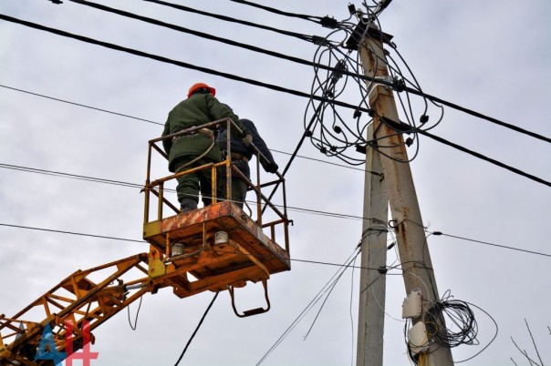Последствия ночных обстрелов: повреждены минимум 13 домов в Куйбышевском районе Донецка, ранен мирный житель Последствия ночных обстрелов: повреждены минимум 13 домов в Куйбышевском районе Донецка, ранен мирный житель