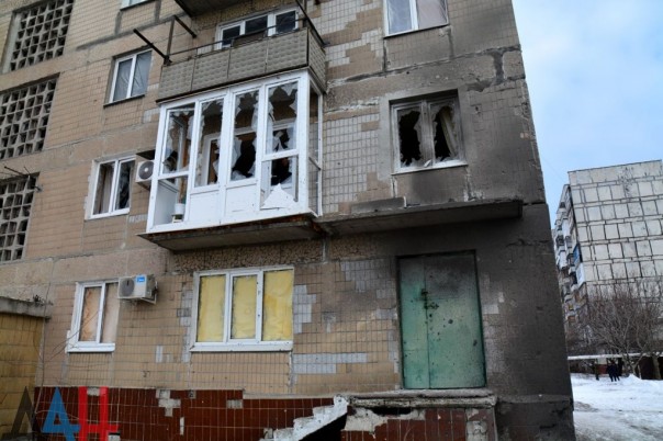 Последствия ночных обстрелов: повреждены минимум 13 домов в Куйбышевском районе Донецка, ранен мирный житель Последствия ночных обстрелов: повреждены минимум 13 домов в Куйбышевском районе Донецка, ранен мирный житель