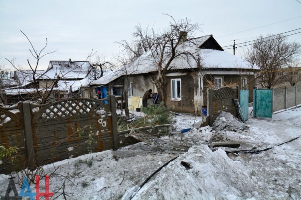 Последствия ночных обстрелов: повреждены минимум 13 домов в Куйбышевском районе Донецка, ранен мирный житель Последствия ночных обстрелов: повреждены минимум 13 домов в Куйбышевском районе Донецка, ранен мирный житель