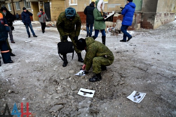 Последствия ночных обстрелов: повреждены минимум 13 домов в Куйбышевском районе Донецка, ранен мирный житель Последствия ночных обстрелов: повреждены минимум 13 домов в Куйбышевском районе Донецка, ранен мирный житель
