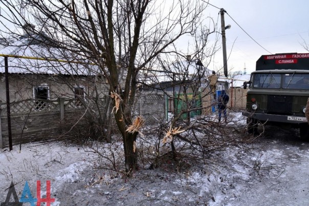 Последствия ночных обстрелов: повреждены минимум 13 домов в Куйбышевском районе Донецка, ранен мирный житель Последствия ночных обстрелов: повреждены минимум 13 домов в Куйбышевском районе Донецка, ранен мирный житель