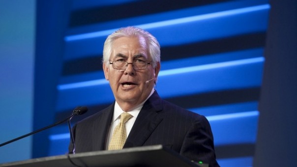 WSJ: У главного претендента на пост главы госдепа «тесные связи с Путиным»