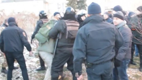 Декоммунизация по-украински: в Одессе националисты подрались с полицией