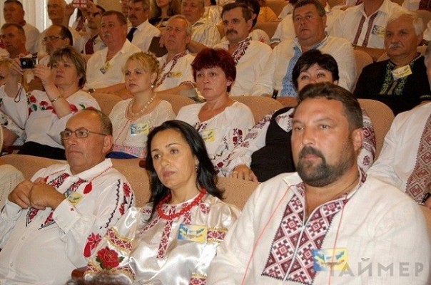 Портрет правильного украинца: Презрение к русскому языку и незнание украинского при наличии вышиванки
