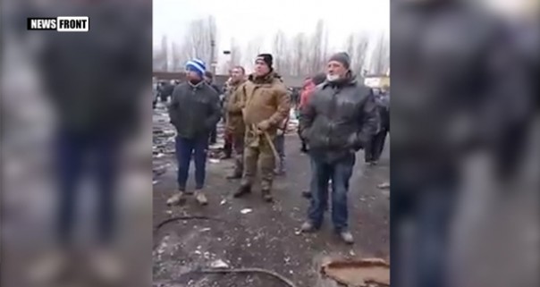 Киев: потасовка на Харьковском массиве — в дело пошли кирпичи и огнетушители [18+]