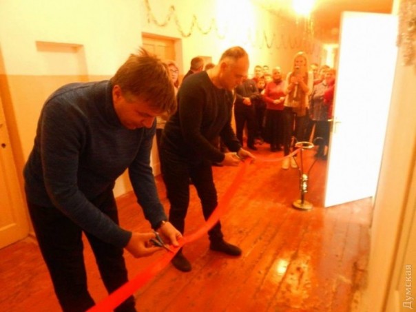 Перемога: На Украине торжественно открыли школьный туалет