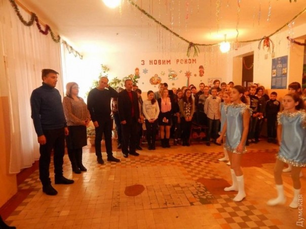 Перемога: На Украине торжественно открыли школьный туалет