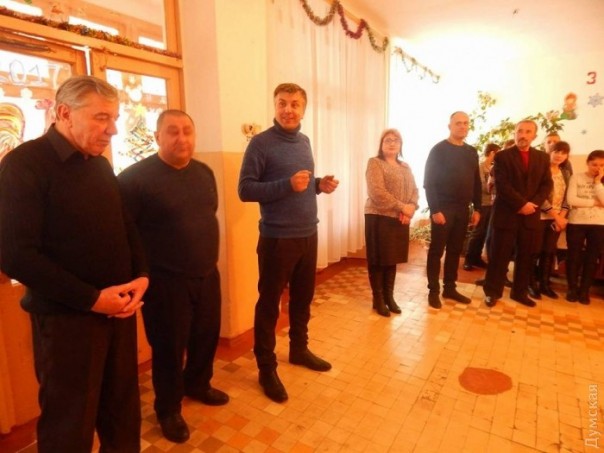 Перемога: На Украине торжественно открыли школьный туалет