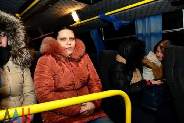 Украина передала представителям ДНР и ЛНР 15 освобожденных из плена лиц