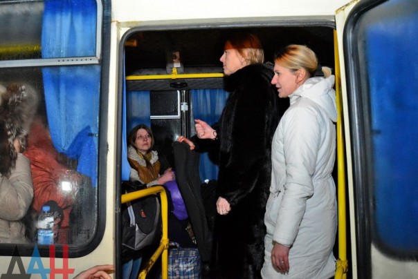 Украина передала представителям ДНР и ЛНР 15 освобожденных из плена лиц