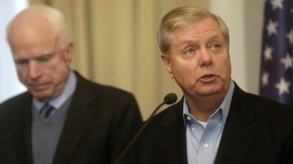 Провал западных санкций: Маккейн угрожает лично Путину Провал западных санкций: Маккейн угрожает лично Путину