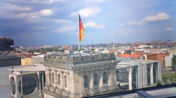 Немкам, жестоко изнасилованным мигрантами, посоветовали винить и ненавидеть Россию, а не Меркель