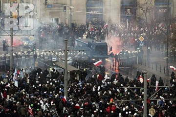 В Кракове лидер "Права и справедливости" Качиньский еле скрылся от толпы