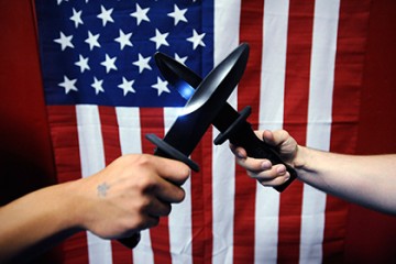 В сети представили пьяную драку в баре между Россией и Америкой