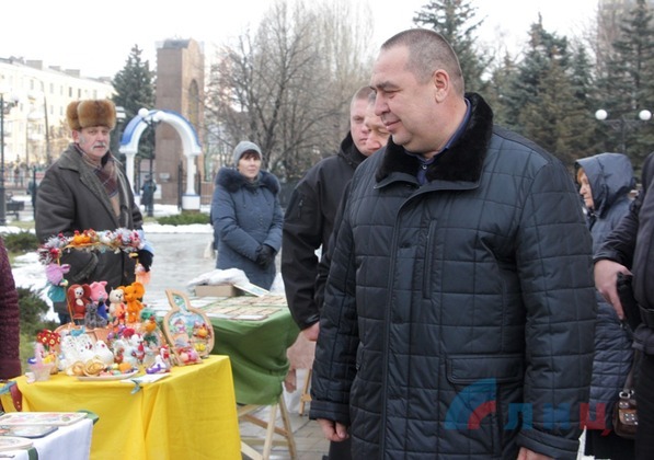 Глава ЛНР посетил народные Рождественские гуляния в столичном храме "Умиление" и поздравил жителей Республики с Рождеством Христовым