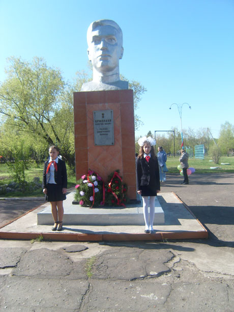 «Надо умереть так, чтобы врагу твоя смерть дорого обошлась» «Надо умереть так, чтобы врагу твоя смерть дорого обошлась»