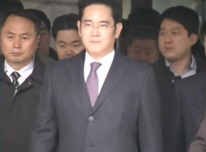 Суд отказался арестовывать руководителя Samsung