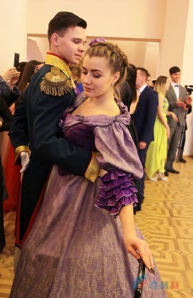 Первый в ЛНР Святочный бал состоялся в Луганске
