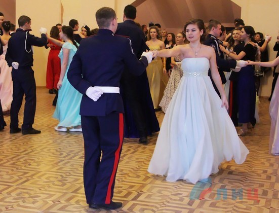 Первый в ЛНР Святочный бал состоялся в Луганске