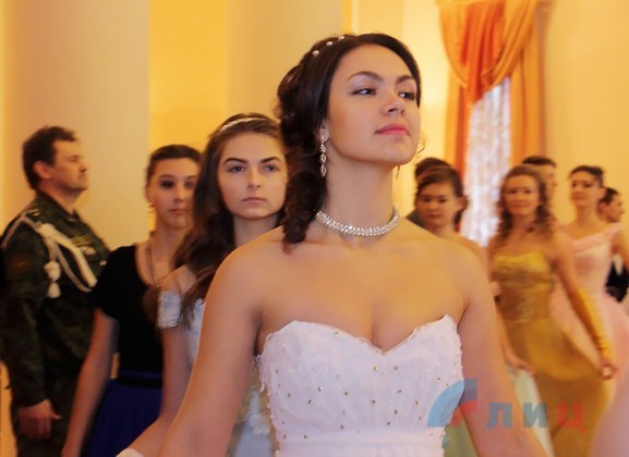 Первый в ЛНР Святочный бал состоялся в Луганске