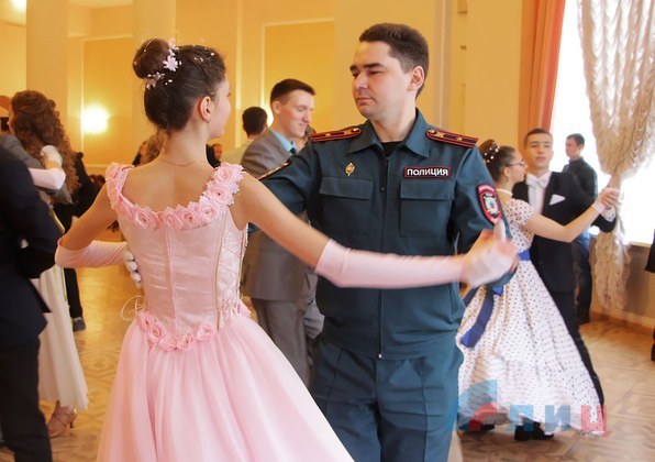 Первый в ЛНР Святочный бал состоялся в Луганске