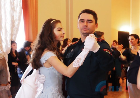 Первый в ЛНР Святочный бал состоялся в Луганске