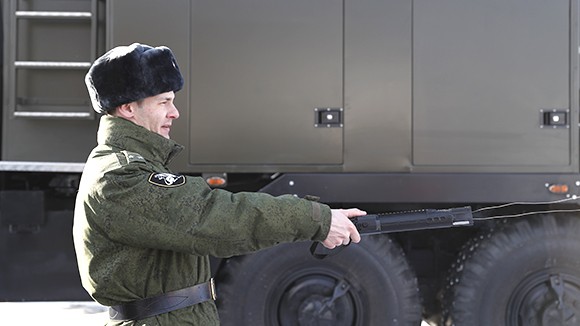 Практичность и широкий функционал: Росгвардию вооружат штурмовыми шокерами