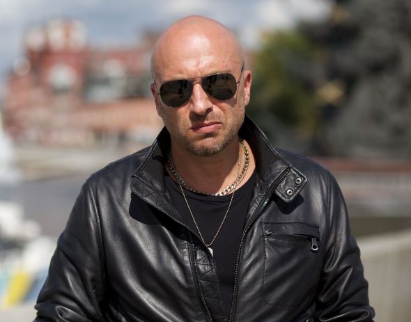 “Лучшее — маме. Потому что она девочка. Затем коту — потому, что он беспомощен и зависит от нас. А затем уже нам с тобой, сын.”