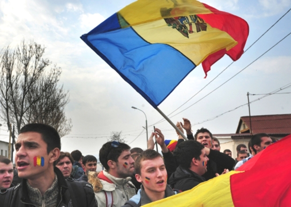 У Додона есть полгода на решение внутренних проблем, а дальше возможны «цветные сценарии». Ростислав Ищенко У Додона есть полгода на решение внутренних проблем, а дальше возможны «цветные сценарии». Ростислав Ищенко