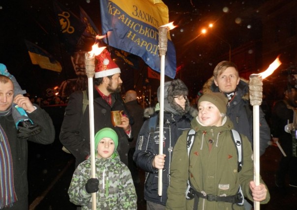 Дневник киевлянки: кто на факельное шествие в честь Бандеры, кто на праздники в Москву