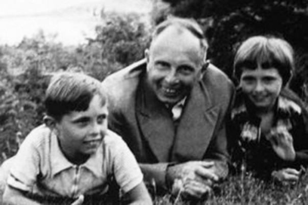 «Отец» и «нациеубийца» Украины: пять парадоксов Стефка Бандеры под псевдонимом «Сопля». Владимир Скачко