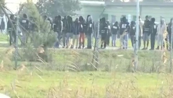 Восстание Спартака. Мигранты взяли заложников в итальянском лагере беженцев