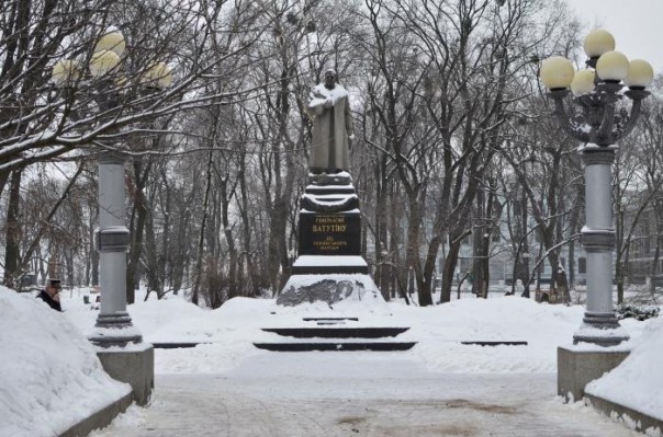 Националисты грозятся разорить могилы Столыпина и Ватутина в Киеве