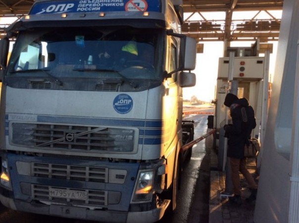 Дальнобойщики парализовали работу ЗСД на Благодатной Дальнобойщики парализовали работу ЗСД на Благодатной