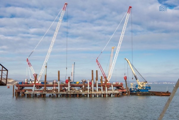 Погружено 50% от всего объема свай моста через Керченский пролив Погружено 50% от всего объема свай моста через Керченский пролив