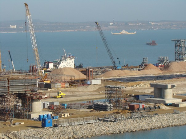 Погружено 50% от всего объема свай моста через Керченский пролив Погружено 50% от всего объема свай моста через Керченский пролив