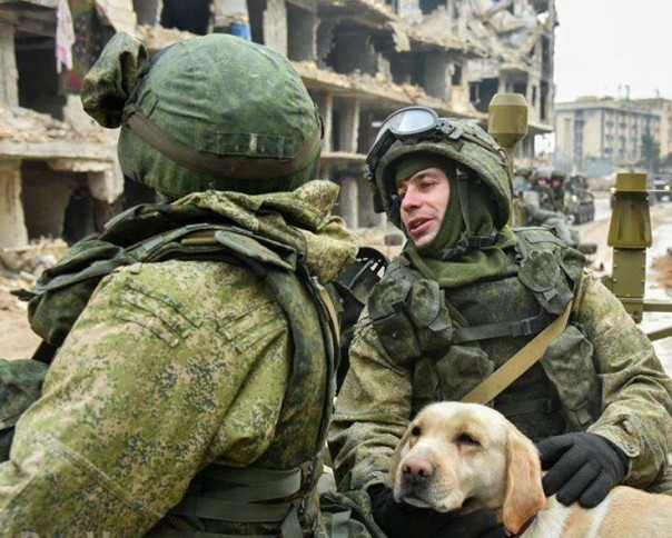 Российские саперы в Алеппо обнаружили 6 больших складов террористов