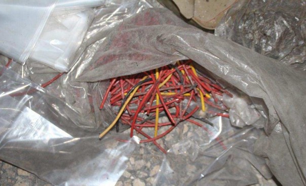 Российские саперы в Алеппо обнаружили 6 больших складов террористов