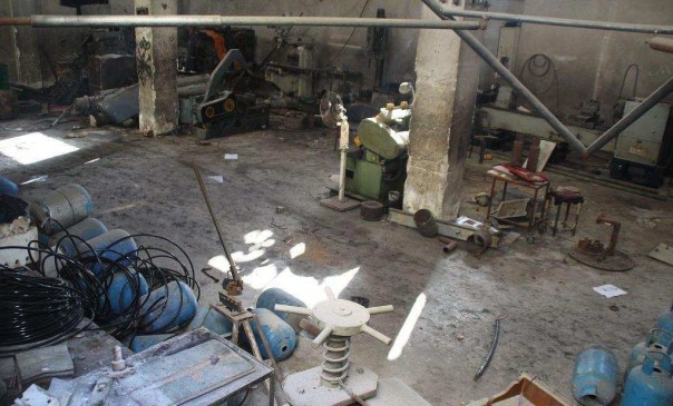 Российские саперы в Алеппо обнаружили 6 больших складов террористов