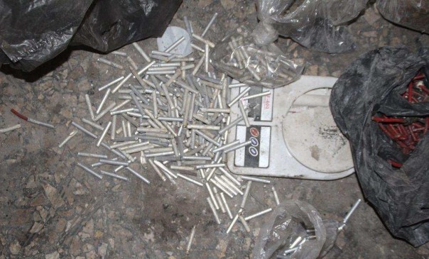 Российские саперы в Алеппо обнаружили 6 больших складов террористов