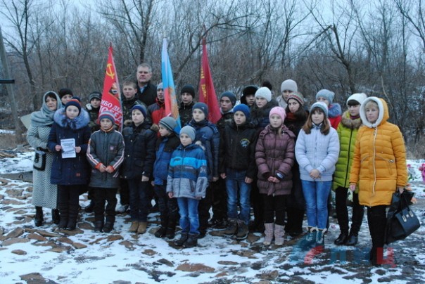 В Луганской Республике прошли акции «Свеча памяти». 1000 дней вопреки. Вспомнили поименно всех земляков, погибших за время так называемой "АТО" В Луганской Республике прошли акции «Свеча памяти». 1000 дней вопреки. Вспомнили поименно всех земляков, погибших за время так называемой "АТО"