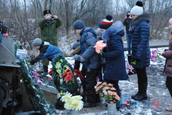 В Луганской Республике прошли акции «Свеча памяти». 1000 дней вопреки. Вспомнили поименно всех земляков, погибших за время так называемой "АТО" В Луганской Республике прошли акции «Свеча памяти». 1000 дней вопреки. Вспомнили поименно всех земляков, погибших за время так называемой "АТО"